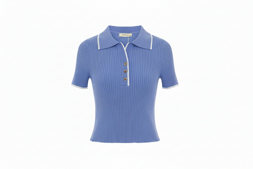 Blusa Polo Tejida Corta con Detalles Dorados